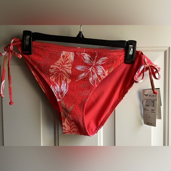 ROXY NWT SEASIDE TROPICS Side Tie
Bikini Bottom SIZE XL red - Picture 2 of 11